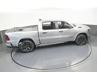 Ram 1500 2025 4x4 Big Horn 4 puertas Cabina Crew 5.6 ft. Pickup SB