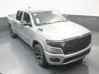 Ram 1500 2025 4x4 Big Horn 4 puertas Cabina Crew 5.6 ft. Pickup SB