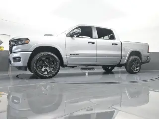 Ram 1500 2025 4x4 Big Horn 4 puertas Cabina Crew 5.6 ft. Pickup SB
