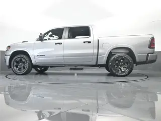 Ram 1500 2025 4x4 Big Horn 4 puertas Cabina Crew 5.6 ft. Pickup SB