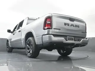 Ram 1500 2025 4x4 Big Horn 4 puertas Cabina Crew 5.6 ft. Pickup SB