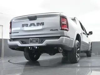 Ram 1500 2025 4x4 Big Horn 4 puertas Cabina Crew 5.6 ft. Pickup SB