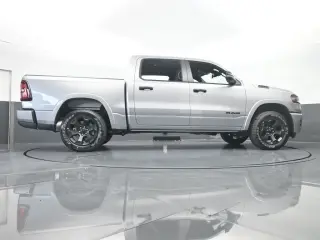 Ram 1500 2025 4x4 Big Horn 4 puertas Cabina Crew 5.6 ft. Pickup SB