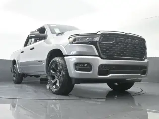 Ram 1500 2025 4x4 Big Horn 4 puertas Cabina Crew 5.6 ft. Pickup SB