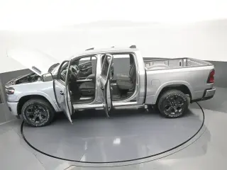 Ram 1500 2025 4x4 Big Horn 4 puertas Cabina Crew 5.6 ft. Pickup SB