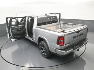 Ram 1500 2025 4x4 Big Horn 4 puertas Cabina Crew 5.6 ft. Pickup SB