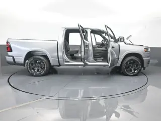 Ram 1500 2025 4x4 Big Horn 4 puertas Cabina Crew 5.6 ft. Pickup SB