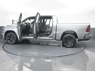 Ram 1500 2025 4x4 Big Horn 4 puertas Cabina Crew 5.6 ft. Pickup SB