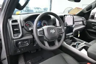 Ram 1500 2025 4x4 Big Horn 4 puertas Cabina Crew 5.6 pies. Pickup SB