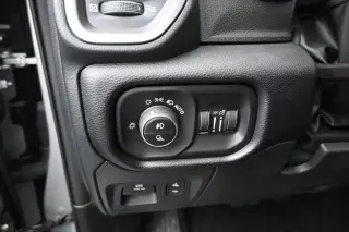Ram 1500 2025 4x4 Big Horn 4 puertas Cabina Crew 5.6 pies. Pickup SB