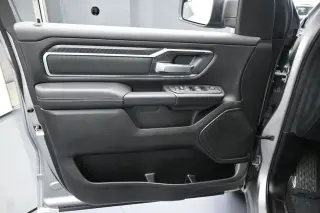 Ram 1500 2025 4x4 Big Horn 4 puertas Cabina Crew 5.6 pies. Pickup SB