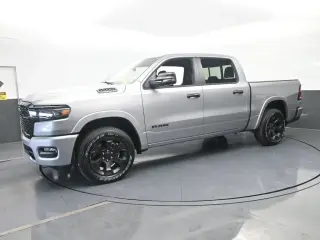 Ram 1500 2025 4x4 Big Horn 4 puertas Cabina Crew 5.6 pies. Pickup SB