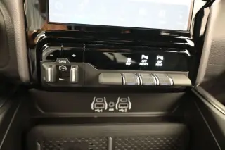 Ram 1500 2025 4x4 Big Horn 4 puertas Cabina Crew 5.6 pies. Pickup SB