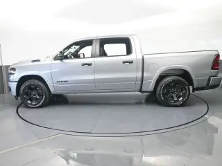 Ram 1500 2025 4x4 Big Horn 4 puertas Cabina Crew 5.6 pies. Pickup SB