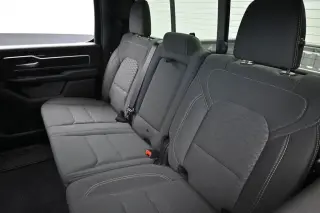 Ram 1500 2025 4x4 Big Horn 4 puertas Cabina Crew 5.6 pies. Pickup SB