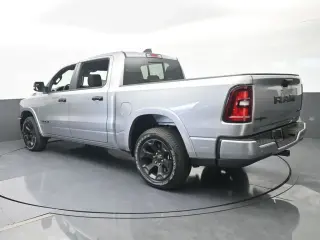 Ram 1500 2025 4x4 Big Horn 4 puertas Cabina Crew 5.6 pies. Pickup SB