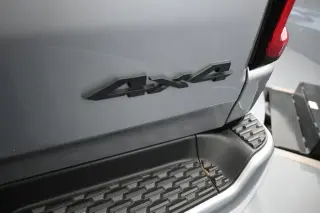 Ram 1500 2025 4x4 Big Horn 4 puertas Cabina Crew 5.6 pies. Pickup SB