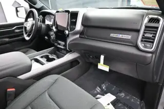 Ram 1500 2025 4x4 Big Horn 4 puertas Cabina Crew 5.6 pies. Pickup SB