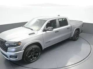 Ram 1500 2025 4x4 Big Horn 4 puertas Cabina Crew 5.6 pies. Pickup SB