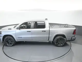 Ram 1500 2025 4x4 Big Horn 4 puertas Cabina Crew 5.6 pies. Pickup SB