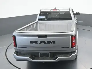 Ram 1500 2025 4x4 Big Horn 4 puertas Cabina Crew 5.6 pies. Pickup SB