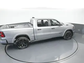 Ram 1500 2025 4x4 Big Horn 4 puertas Cabina Crew 5.6 pies. Pickup SB