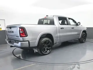 Ram 1500 2025 4x4 Big Horn 4 puertas Cabina Crew 5.6 pies. Pickup SB