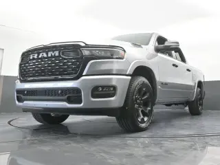 Ram 1500 2025 4x4 Big Horn 4 puertas Cabina Crew 5.6 pies. Pickup SB