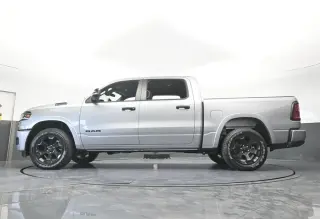 Ram 1500 2025 4x4 Big Horn 4 puertas Cabina Crew 5.6 pies. Pickup SB