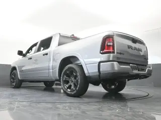 Ram 1500 2025 4x4 Big Horn 4 puertas Cabina Crew 5.6 pies. Pickup SB
