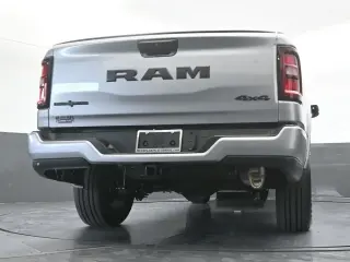 Ram 1500 2025 4x4 Big Horn 4 puertas Cabina Crew 5.6 pies. Pickup SB