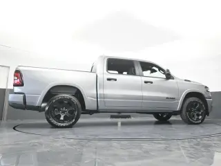 Ram 1500 2025 4x4 Big Horn 4 puertas Cabina Crew 5.6 pies. Pickup SB
