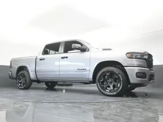 Ram 1500 2025 4x4 Big Horn 4 puertas Cabina Crew 5.6 pies. Pickup SB