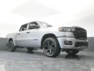 Ram 1500 2025 4x4 Big Horn 4 puertas Cabina Crew 5.6 pies. Pickup SB
