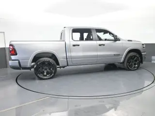 Ram 1500 2025 4x4 Big Horn 4 puertas Cabina Crew 5.6 pies. Pickup SB