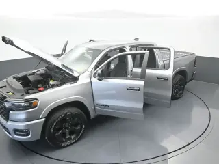 Ram 1500 2025 4x4 Big Horn 4 puertas Cabina Crew 5.6 pies. Pickup SB