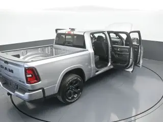 Ram 1500 2025 4x4 Big Horn 4 puertas Cabina Crew 5.6 pies. Pickup SB