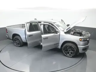 Ram 1500 2025 4x4 Big Horn 4 puertas Cabina Crew 5.6 pies. Pickup SB