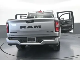 Ram 1500 2025 4x4 Big Horn 4 puertas Cabina Crew 5.6 pies. Pickup SB