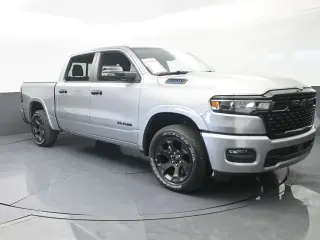 Ram 1500 2025 4x4 Big Horn 4 puertas Cabina Crew 5.6 pies. Pickup SB