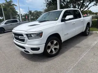 Ram 1500 2023 4x4 Laramie Cabina Crew 4 puertas 5.6 pies. Pickup SB