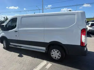 Ford Transit 2024 250 3 puertas SWB Techo Bajo Furgón de Carga
