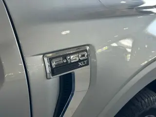 Ford F-150 2025 4x4 XLT 4 puertas SuperCrew 5.5 pies SB