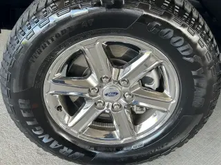Ford F-150 2025 4x4 XLT 4 puertas SuperCrew 5.5 pies SB