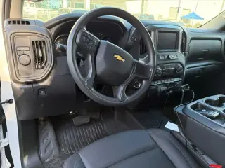 Chevrolet Silverado 1500 2026 4x2 Work Truck 4 puertas Cabina Crew 1.98 m (6.6 pies) caja corta