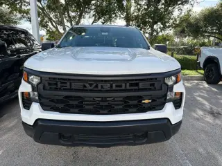 Chevrolet Silverado 1500 2026 4x2 Work Truck 4 puertas Cabina Crew 1.98 m (6.6 pies) caja corta