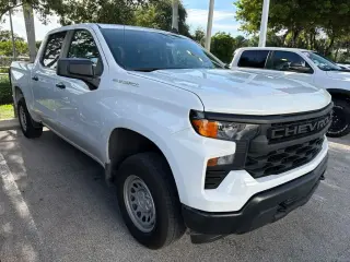 Chevrolet Silverado 1500 2026 4x2 Work Truck 4 puertas Cabina Crew 1.98 m (6.6 pies) caja corta
