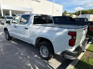 Chevrolet Silverado 1500 2026 4x2 Work Truck 4 puertas Cabina Crew 1.98 m (6.6 pies) caja corta