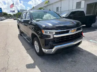 Chevrolet Silverado 1500 2024 4x2 LT 4 puertas Cabina Crew 5.8 pies. SB