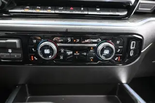 Chevrolet Silverado 1500 2024 4x2 LTZ 4 puertas Cabina Crew 5.8 ft. SB